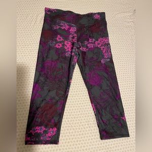 Fabletics medium capri legging